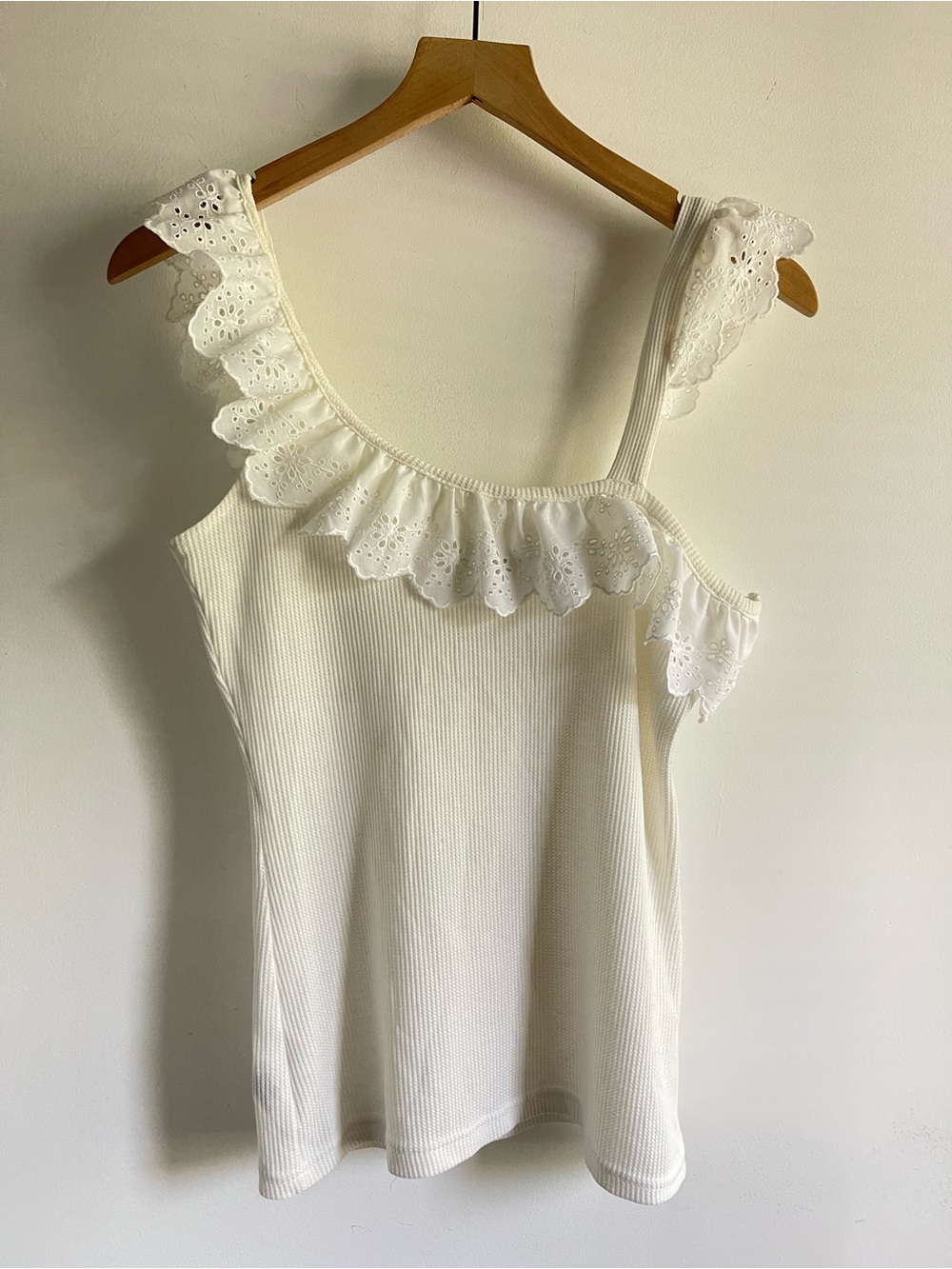 Papillon Cream Ribbed Ruffled Eyelet Asymmetric Strap Tank Top Scalloped Size M